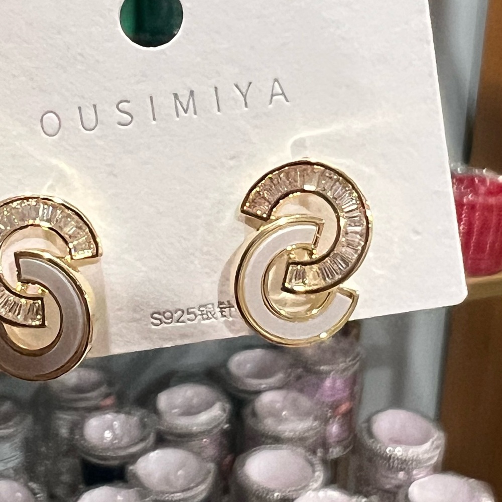 Cute studs - Picture 4 of 4